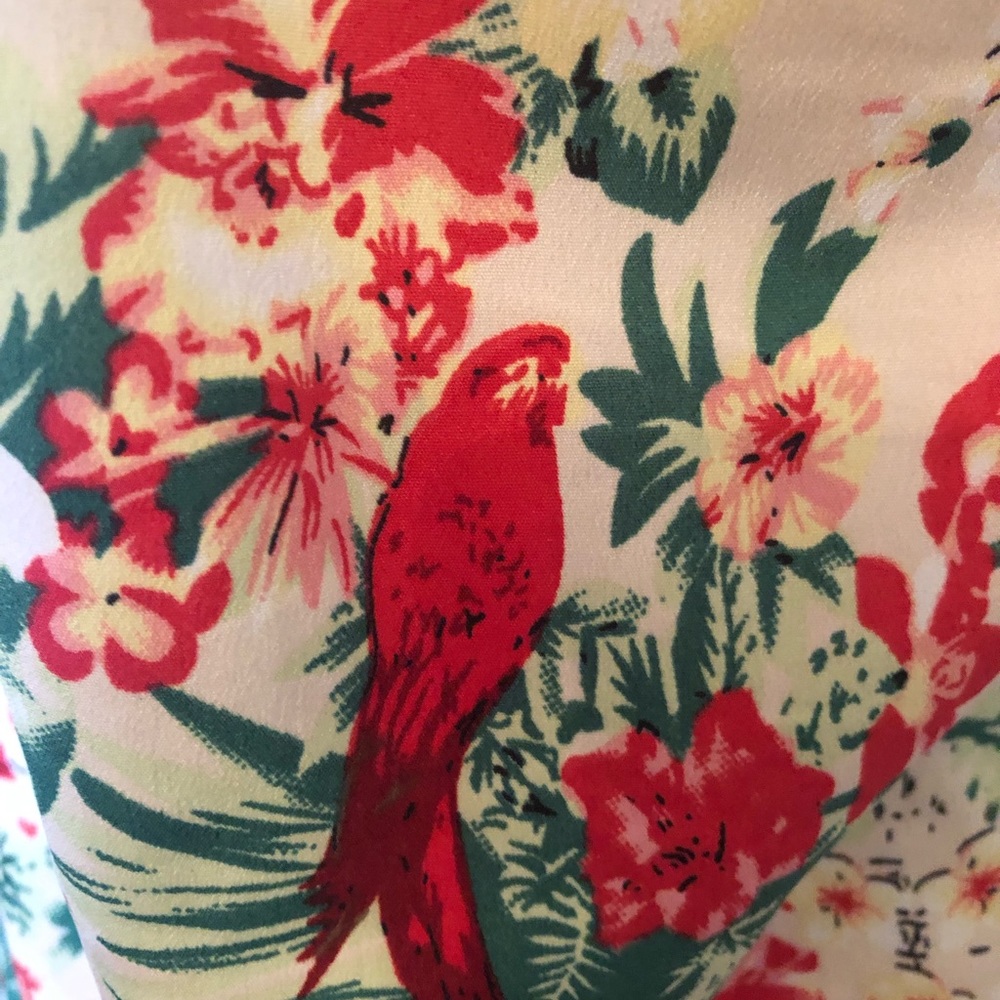Pretty floral top - Picture 3 of 3